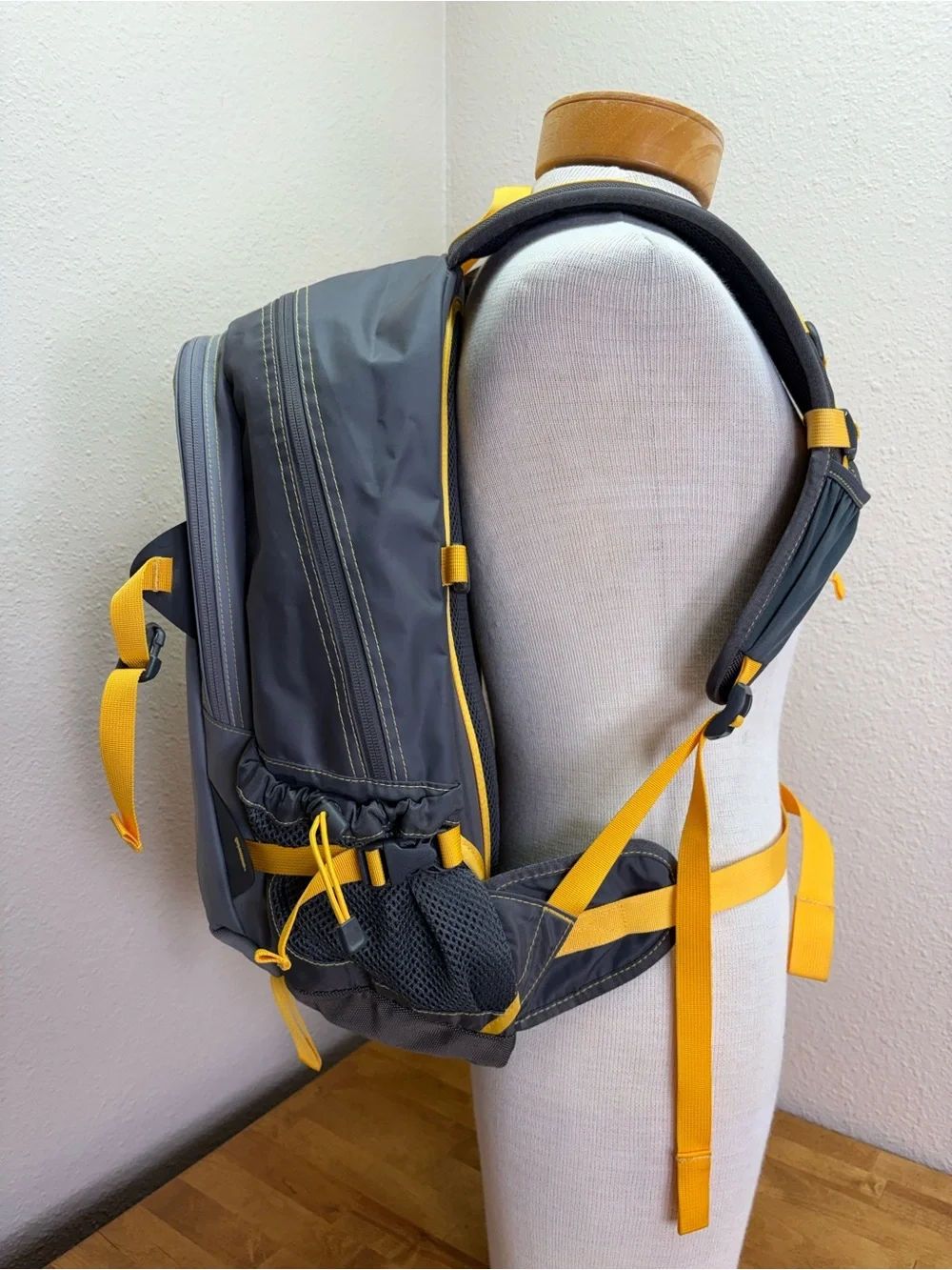 The North Face Hot Shot Backpack Grey Yellow Laptop Daypack T196
